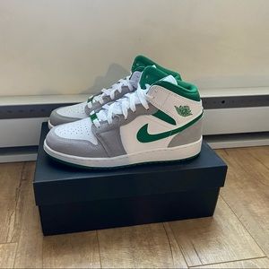 Jordan 1 Mid - Pine Green Smoke Grey / 8 Women